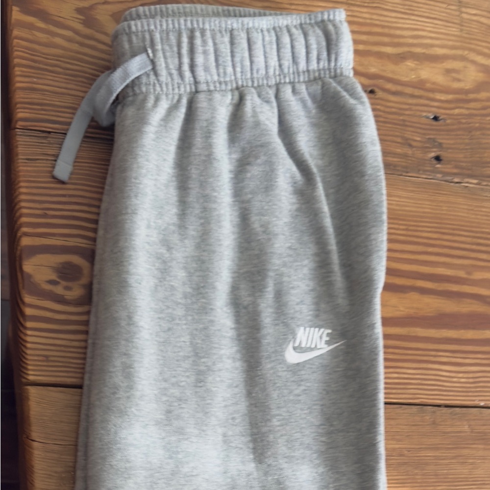 Nike women’s Gray sweatpants